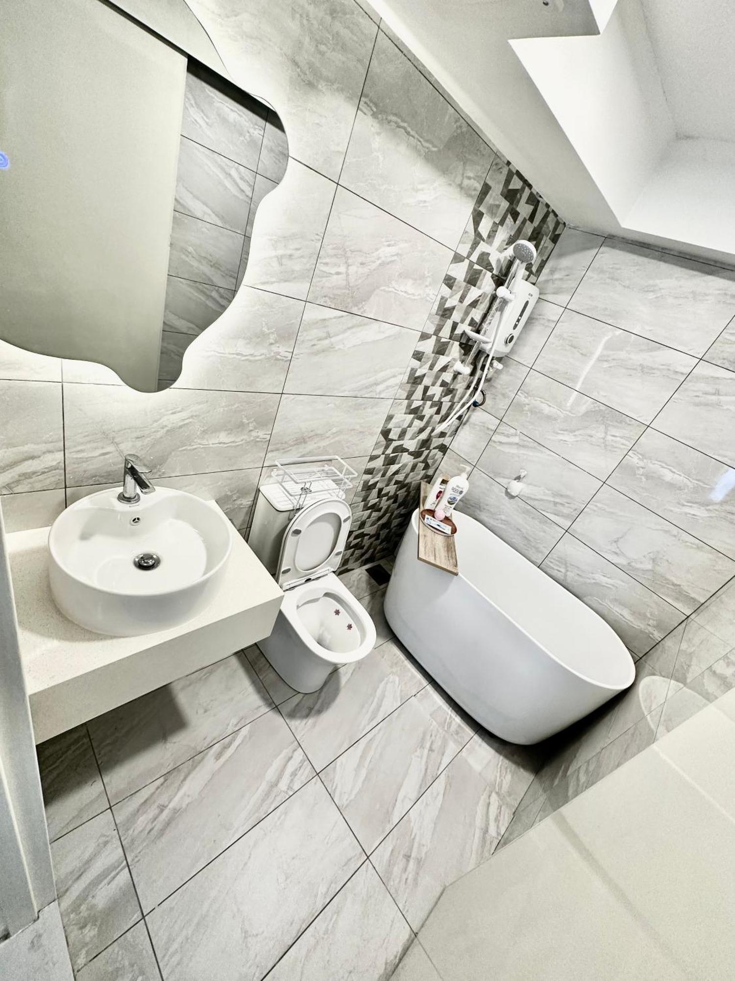 Pangsapuri Arte Cheras, 3 X 8 Pax Klcc View Karaoke With Bathtub