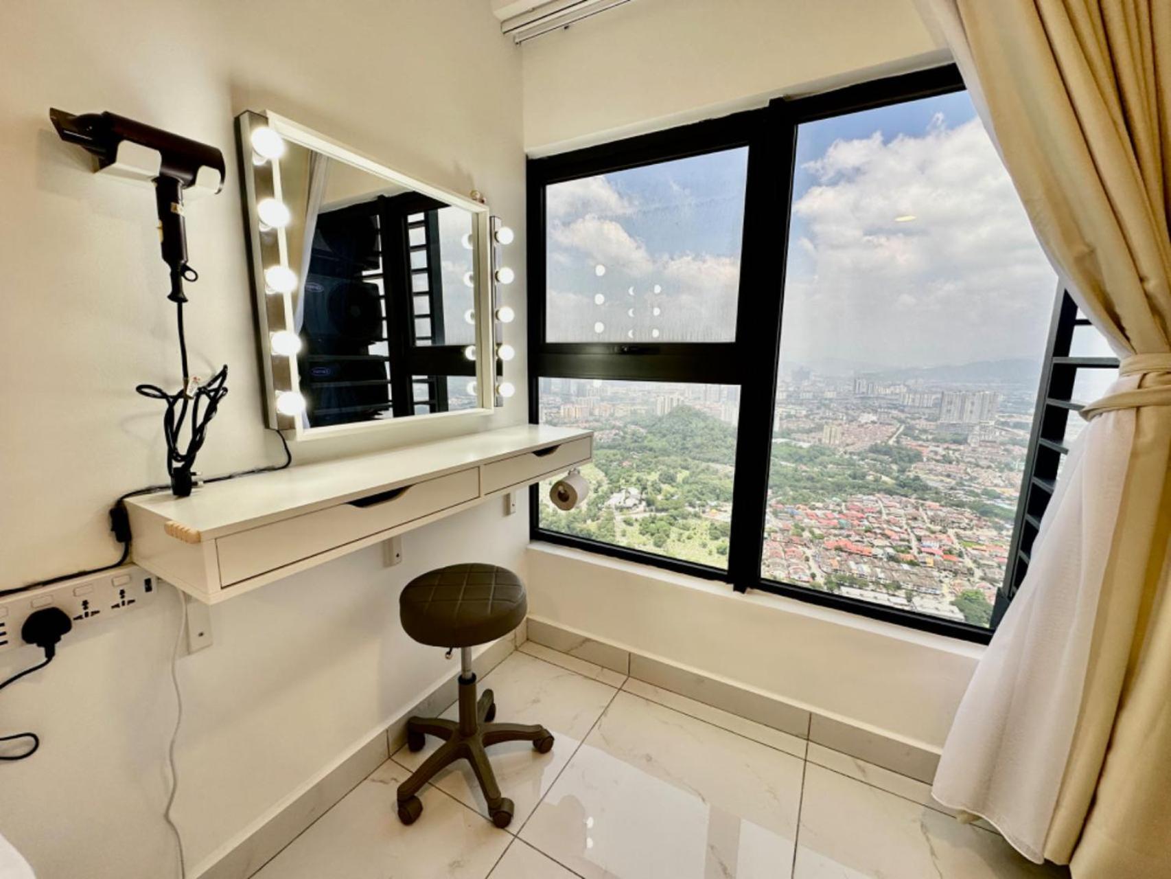 Arte Cheras, 3 X 8 Pax Klcc View Karaoke With Bathtub Kuala Lumpur